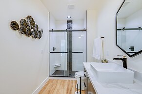 Hot Tub & Panoramic Mtn Views: Pine Retreat!