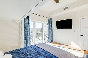 Hot Tub & Panoramic Mtn Views: Pine Retreat!