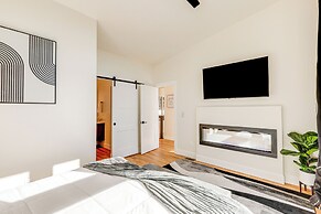 Hot Tub & Panoramic Mtn Views: Pine Retreat!