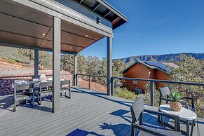 Hot Tub & Panoramic Mtn Views: Pine Retreat!