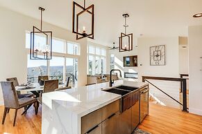 Hot Tub & Panoramic Mtn Views: Pine Retreat!