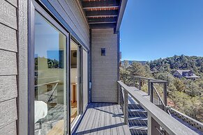 Hot Tub & Panoramic Mtn Views: Pine Retreat!