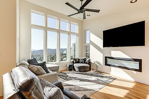 Hot Tub & Panoramic Mtn Views: Pine Retreat!