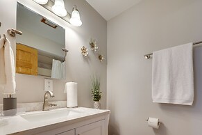 3 Mi to Lake Michigan: Lakefront Portage Home!