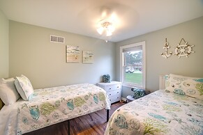 3 Mi to Lake Michigan: Lakefront Portage Home!
