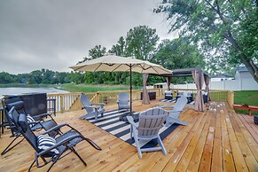 3 Mi to Lake Michigan: Lakefront Portage Home!