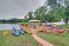 3 Mi to Lake Michigan: Lakefront Portage Home!