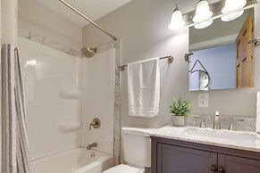 3 Mi to Lake Michigan: Lakefront Portage Home!