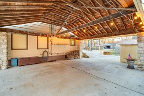 Clear Lake Vacation Rental: Walk to City Beach!