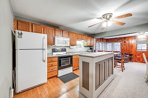 Clear Lake Vacation Rental: Walk to City Beach!