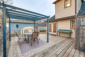 Clear Lake Vacation Rental: Walk to City Beach!