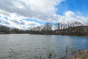 Easthampton Vacation Rental - Walk to Breweries!