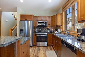 6533 Settlers Creek 3 Bedroom Townhouse by RedAwning