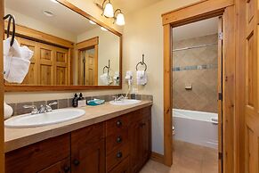 6533 Settlers Creek 3 Bedroom Townhouse by RedAwning