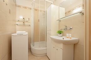 Apartment With Balcony for 2 by Renters