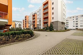 Spacious Apartment Poznań by Renters