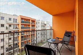 Spacious Apartment Poznań by Renters