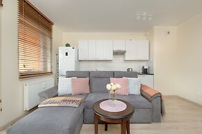 Spacious Apartment Poznań by Renters