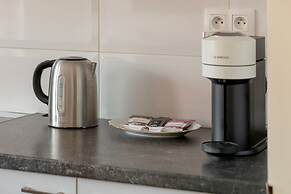 Spacious Apartment Poznań by Renters