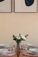 Spacious Apartment Poznań by Renters