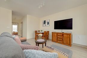 Spacious Apartment Poznań by Renters