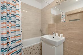 Spacious Apartment Poznań by Renters