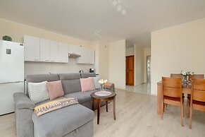 Spacious Apartment Poznań by Renters