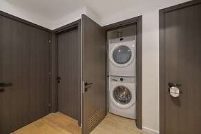 Bayside Charm Captivating Apartment