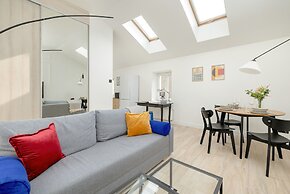 Bright Apartment Poznań by Renters