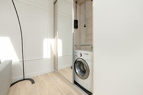 Bright Apartment Poznań by Renters