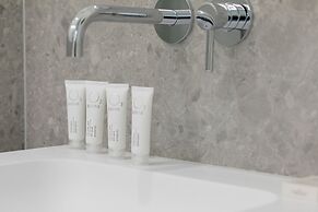 Bright Apartment Poznań by Renters