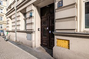Bright Apartment Poznań by Renters