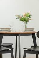 Bright Apartment Poznań by Renters