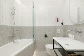 Bright Apartment Poznań by Renters