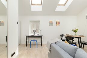 Bright Apartment Poznań by Renters