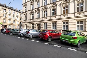 Bright Apartment Poznań by Renters