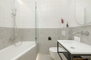 Bright Apartment Poznań by Renters