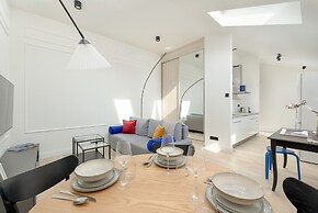 Bright Apartment Poznań by Renters
