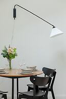 Bright Apartment Poznań by Renters