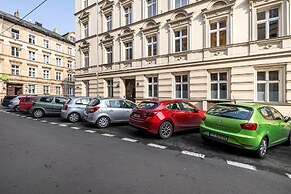 Bright Apartment Poznań by Renters
