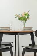 Bright Apartment Poznań by Renters