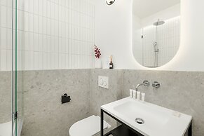 Bright Apartment Poznań by Renters