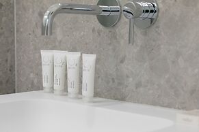 Bright Apartment Poznań by Renters