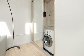 Bright Apartment Poznań by Renters