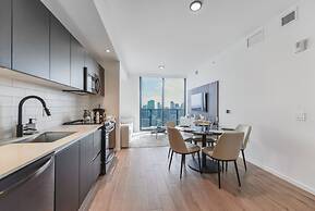 Views Apartment Near Bayfront Park