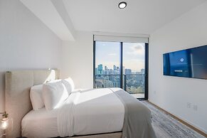 Views Apartment Near Bayfront Park