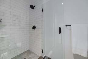 Exclusive Oasis Charming Studio Apt