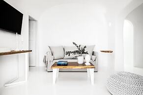 Immaculate 5-bed With Pool - Villa Eros Sea