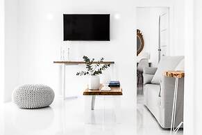 Immaculate 5-bed With Pool - Villa Eros Sea