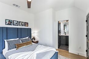 Chic Austin Getaway Brand New w/ Rooftop Patio!